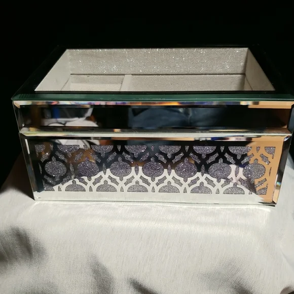 Jewellery - Picture 4 of 4